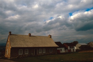 Maison ancestrale à Saint-Pierre, île d'Orléans. © Martin Fournier.  Ancestral home in Saint-Pierre, Île d'Orléans, © Martin Fournier.