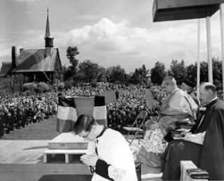 Messe célébrée à Grand-Pré lors du bicentenaire de la Déportation, 1955. CEA