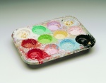 The artist's palette (muffin tin). Musée de la pulperie collection. © Éditions JCL - Photo: Jean Cimon