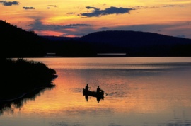 Paddling a canoe at dusk. © Parks Canada/J. Pleau.