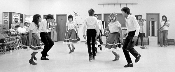 Danseurs, Centre d’amitié, Dauphin, Manitoba. Photo: Bill Henry