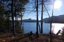 Rayonnement du soleil sur le lac. © Claire Gourbilière.