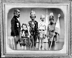 Personnages allégoriques de la procession de 1855.  Photo de Thomas Coffin Doane, 1855. BAC