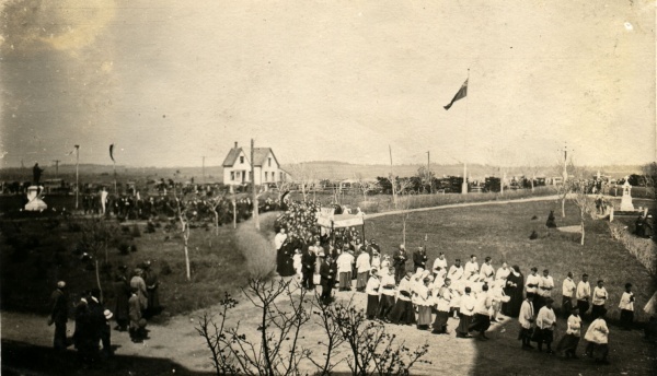 Une procession de la Fête Dieu, 1921 © Centre acadien, Université Sainte-Anne