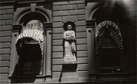 Julius Melchers, monument of Father Jacques Marquette on the façade of the former city hall of Detroit, USA, Photo by W. Notman, BAnQ