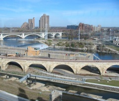 Les chutes Saint-Antoine et l’emprise urbaine et industrielle. Tangi Villerbu 