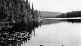Lac Gull sur la rivière Churchill, 1920.  Saskatchewan Archives Board.