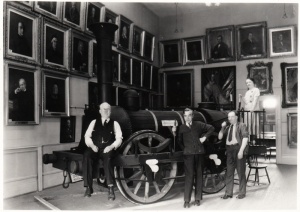 MM Cole, L. A. Renaud, Tom et Mme Anna O'Dowd dans la Galerie Elgin (non daté)