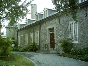 Le château Ramezay, situé rue Notre-Dame face à l'hôtel de ville dans le Vieux-Montréal