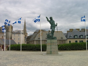 Place du Québec et statut de Surcouf