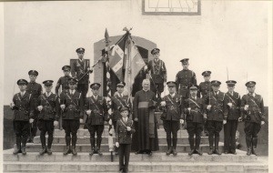 La Garde Montcalm rapporte au Séminaire le drapeau de Carillon