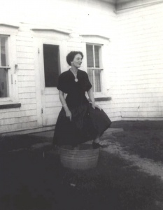 La danse dans une baille à Pubnico, 1956