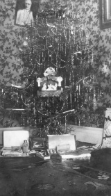 L'arbre de Noël chez Télesphore Arsenault, Richibouctou (Nouveau-Brunswick), en 1931