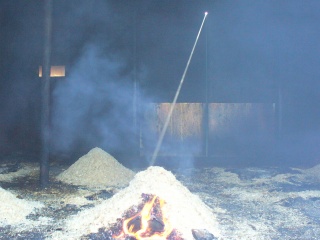Fumée dégagée par les feux à l'intérieur de la boucanière