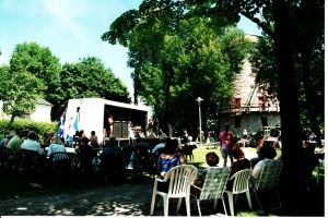 Outdoor public entertainment at the Fleming Mill, Stinson Park, July 4, 2004