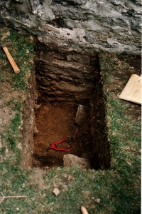À l'automne 1989, sondages archéologique effectués par le Groupe de recherche en histoire du Québec, vu des fondations du moulin Fleming.