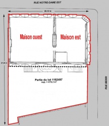 Les maisons dites de l'est et de l'ouest et leur cour arrière