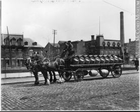 Chariot à bière de la Brasserie Molson, Montréal, QC, vers 1908