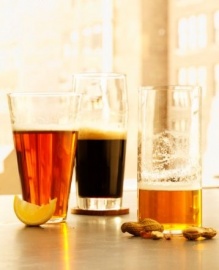 Trois types de bière: rousse, brune, blonde
