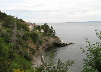 Maisons au sommet des falaises