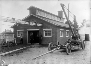 Exception à la règle : forge étant parvenue à survivre à l'avènement de la nouvelle économie marchande, canal Chambly, Québec, 1904