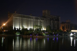 Vue nocturne du silo 5