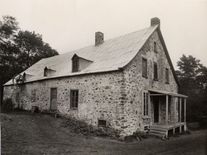 Moulin banal des Tonnancourt, seigneurie de la Pointe-du-Lac, QC [vers 1925]