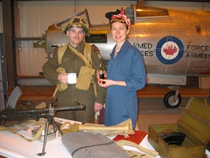 A living history display featuring a factory worker and a Régiment de la Chaudière soldier, circa 1944