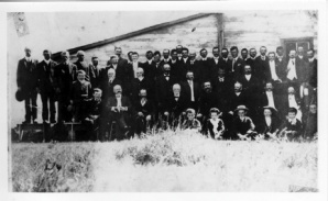 Réunion des membres de la Société Saint-Jean-Baptiste de Wauchope, Saskatchewan, le 27 juin 1909.