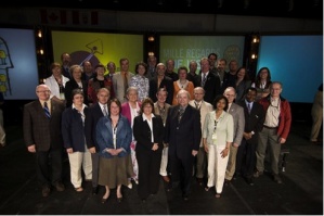 Les représentants des 33 organismes signataires de la Déclaration du Sommet des communautés francophones et acadienne, Ottawa, 3 juin 2007. 