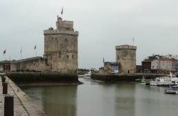 Les deux tours et le bassin de La Rochelle