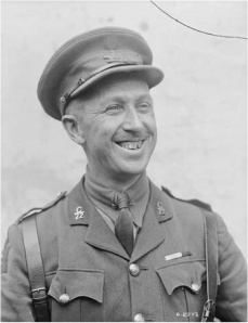 Photo du major Georges P. Vanier prise en juin 1918, quelques semaines avant l'assaut sur Chérisy