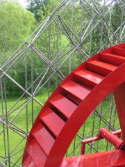 Vue rapprochée de la roue à aubes, Lieu historique national des Forges du Saint-Maurice