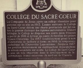 Plaque présentant l