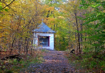 Oratory on the Calvaire d'Oka path