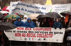 Manifestation à Montréal pour soutenir les Centres de la petite enfance (CPE) du Québec
