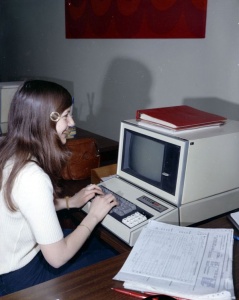 Saisie des données informatiques au ministère du Revenu (rue Dorchester à Québec), 1974