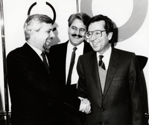 Robert Bourrassa (à droite), en compagnie de Pierre-Marc Johnson (à gauche)
