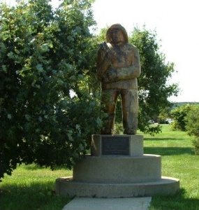 Sculpture dedicated to fishermen – Bas-Caraquet 