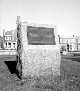 Plaque commémorative en l'honneur de l'hymme canadien O Canada, avenue Laurier à Québec, 1948