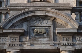 Bas-relief of the golden dog, Quebec City, 2000