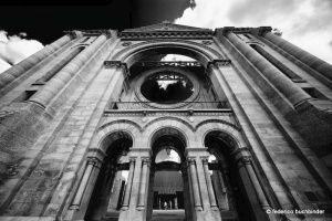 Cathédrale vue en contre-plongée