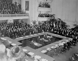 Les Alliés autour de la table de conférence. Traité de Versailles, 1919. BAC