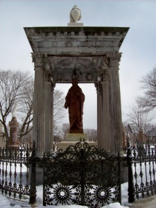 Le mausolée de Zéphirin Paquet, commerçant de Saint-Roch