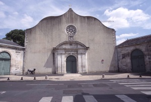 The facade of the chapel at Saint-Louis hospital, La Rochelle, 2002.