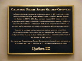 Plaque officialisant le classement de la collection Chauveau comme bien historique en 2003.