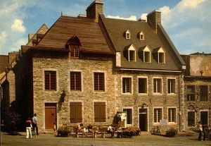 Les Maisons le Picart (1763) et Dumont (1689), à Place Royale à Québec