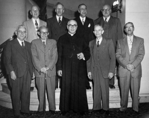 Neuf fondateurs de la société secrète des Commandeurs de  l'Ordre de Jacques-Cartier, Ottawa, 28 septembre 1952
