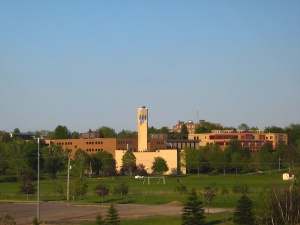 Vue d'une partie du campus principal de l'Université de Moncton, 2009