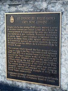 Plaque commémorative de la Commission des lieux et monuments historiques du Canada soulignant la valeur exceptionnelle du couvent des Surs Grises à Saint-Boniface, au Manitoba